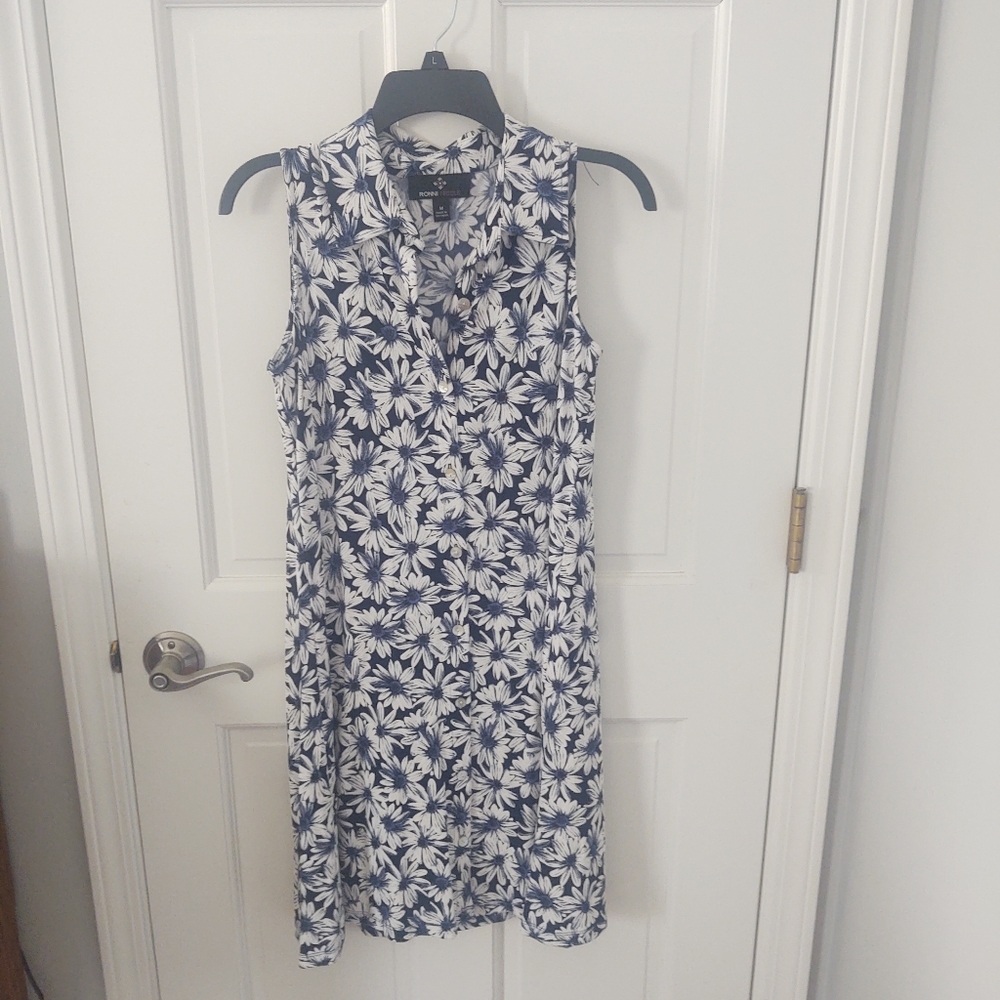 Sleeveless dress